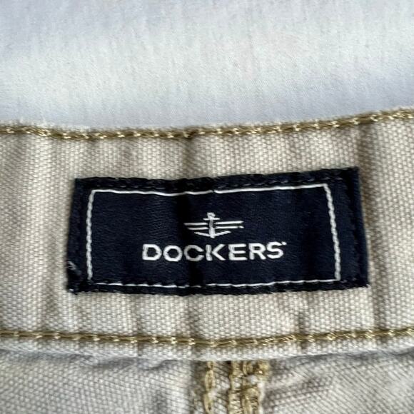 Dockers Cargo Shorts Men's W40 Khaki W/ hook and loop Flap Cargo Pockets - Picture 4 of 11